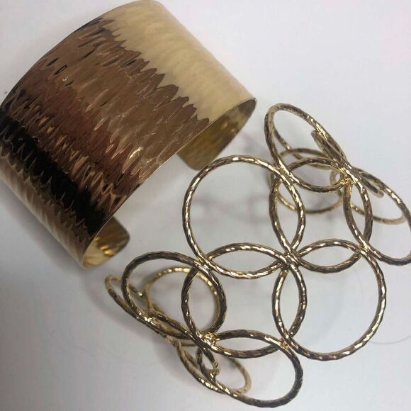 836 Lot of 2 goldtone wide cuff bracelets hammered goldtone, circle goldtone - Picture 1 of 3
